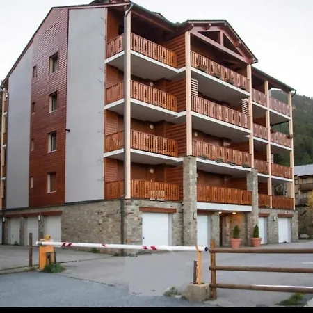 De Standing 4 Personnes, Pied Des Pistes, Parking Les Angles (Pyrenees-Orientales)