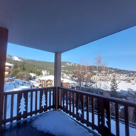 De Standing 4 Personnes, Pied Des Pistes, Parking
